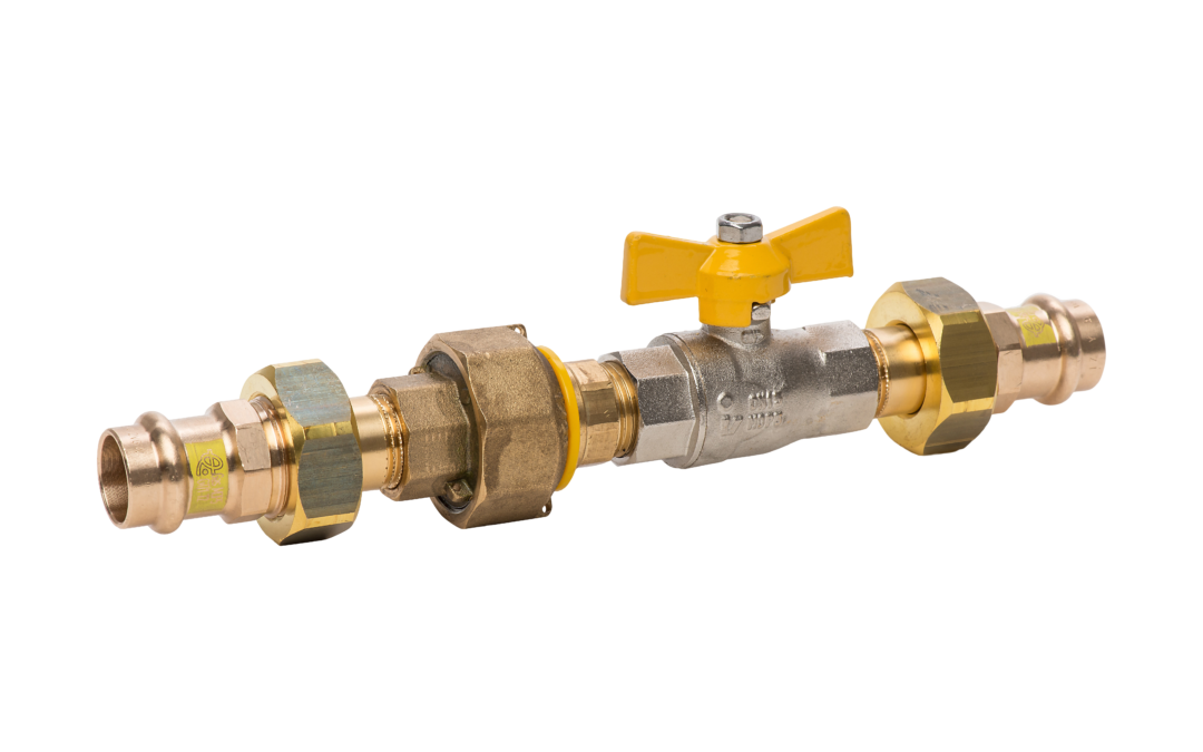 Gas ball valve with insulating piece